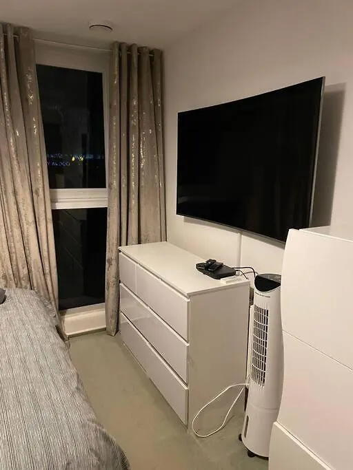 1 Bedroom Apartment Royal Docks London